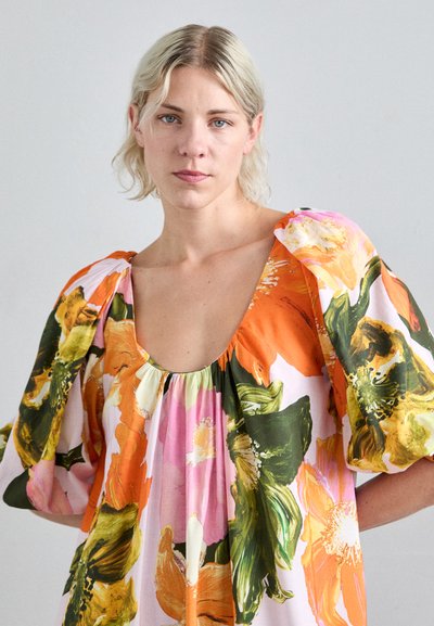 Stine Goya TERESA LIGHT FLUID - Robe de jour - summer day