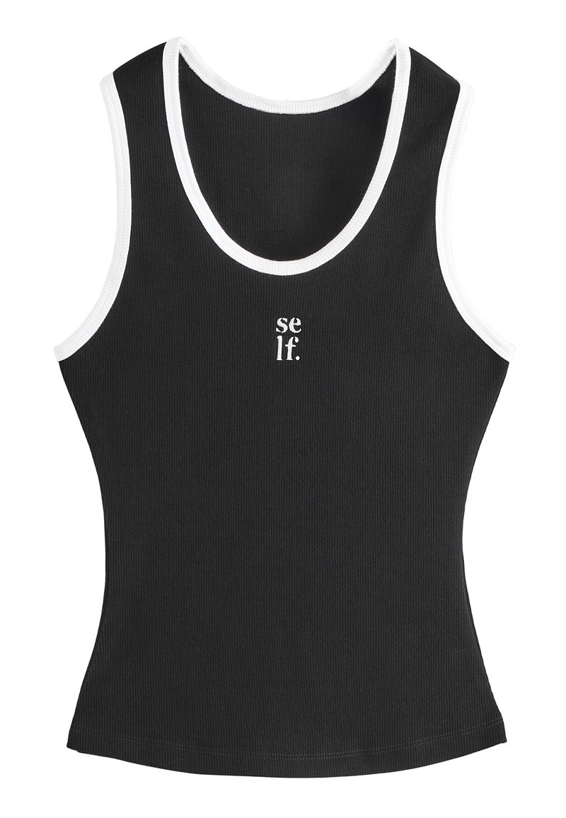Canotta nera a costine con scollo e aperture per le braccia bianchi. Presenta un piccolo testo bianco "self." sulla parte anteriore. Design aderente e senza maniche.