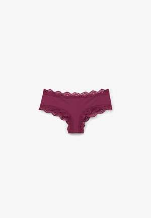 Culotte bordeau avec dentelle, en tissu doux, présentant des bords festonnés et une coupe confortable, conçue pour un usage quotidien.