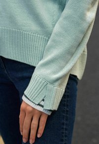 Next Sweter