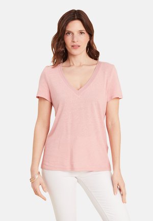 Lichtroze T-shirt met een V-hals en korte mouwen. Zachte stof met een ontspannen pasvorm. Voorzien van een eenvoudig ontwerp zonder patronen of accenten.