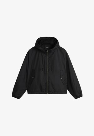 Chaqueta negra con capucha hecha de un material ligero y brillante. Cuenta con una cremallera frontal, dos bolsillos laterales y ajustes con cordón.