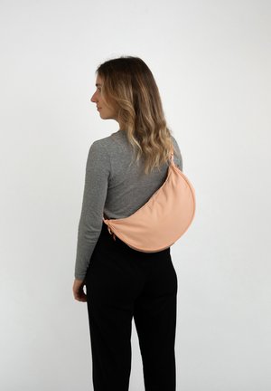 Larkson SOLVEIG MEDIUM HALF MOON - Borsa a tracolla - peach