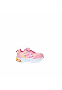 Sneaker rosa e gialla con una patta in velcro, lacci, mesh traspirante e una suola in gomma testurizzata con dettagli colorati a forma di stella.
