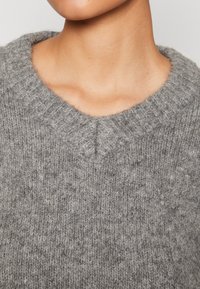 NA-KD Maglione - grey