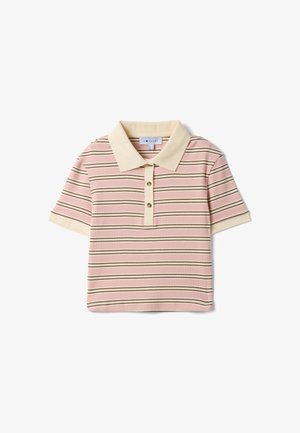 Korte mouw roze polo met crème kraag en manchetten, horizontale bruine en crème strepen, en drie knopen aan de voorkant.