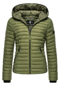 Olivgrüne Puffjacke mit Kapuze, gestepptem Muster, mit Reißverschlusstaschen und elastischen Bündchen. Futter innen mit sichtbaren Etiketten.