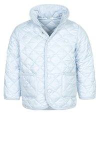 Světlomodrá prošívaná bunda s vysokým límcem, druky, dvěma předními kapsami a texturovanou vnitřní podšívkou. Vyznačuje se prošíváním ve vzoru diamantů.