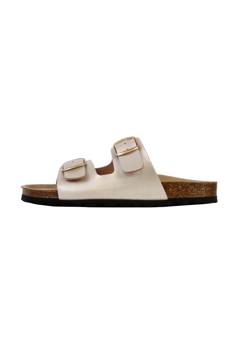 Sandalia deslizante de color beige claro con dos correas ajustables y hebillas doradas, una plantilla de corcho y una suela de goma negra texturizada.