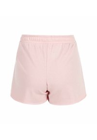Pantalones cortos de algodón rosa claro con una textura suave, cinturilla elástica y un corte relajado con dobladillos redondeados. Vista trasera mostrada.