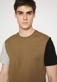 Only & Sons ONSORIK LIFE TEE - T-shirt estampada - kangaroo