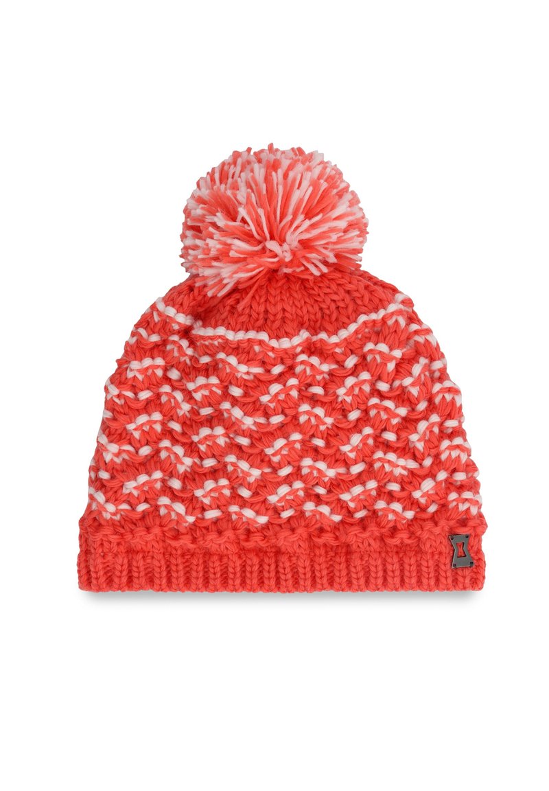 Bonnet en tricot de couleur corail vif avec des accents blancs, présentant un motif texturé, un large pompon rayé sur le dessus et un poignet côtelé.