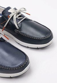 Fluchos F1695 - Zapatos con cordones - blue