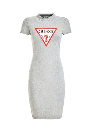 Szara dopasowana sukienka z krótkim rękawem, z czerwonym trójkątnym logo Guess i napisem "U.S.A. Washed Jeans" na piersi.