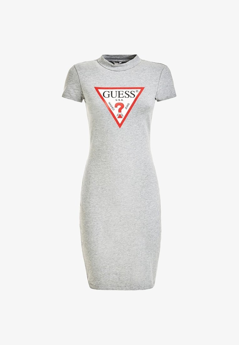 Robe grise ajustée à manches courtes avec logo triangulaire rouge Guess et texte "U.S.A. Washed Jeans" sur la poitrine.