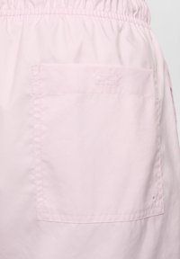 Nike Sportswear CLUB FLOW - Shorts - pink foam white