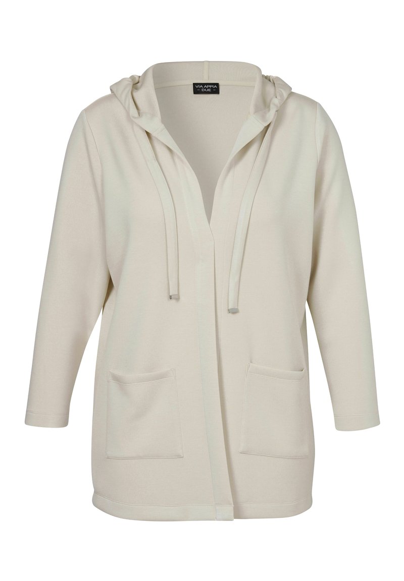 Hellbeige Kapuzenstrickjacke aus weicher Stoffqualität mit Frontöffnung, zwei Taschen und 3/4-Ärmeln. Dezente Textur, minimales Design.