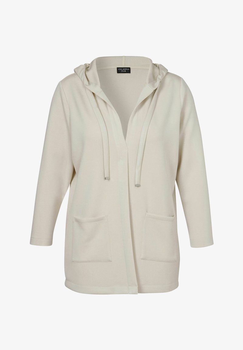 Hellbeige Kapuzenstrickjacke aus weicher Stoffqualität mit Frontöffnung, zwei Taschen und 3/4-Ärmeln. Dezente Textur, minimales Design.