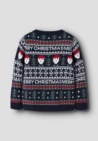 Maglione di Natale blu navy con un motivo lavorato a maglia che presenta volti di Babbo Natale, fiocchi di neve, alberi e testo "BUON NATALE" in rosso e bianco.