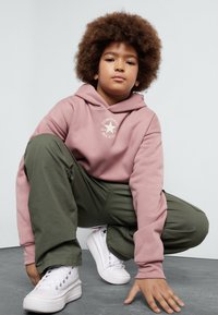 Converse SUSTAINABLE CORE HOODIE UNISEX - Sweat à capuche - night flamingo