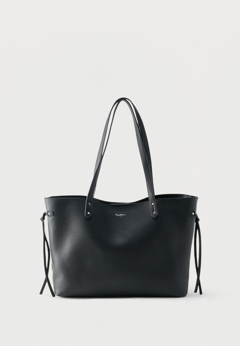 Sac cabas en cuir noir texturé avec double bandoulière et détails de liens sur les côtés, affichant un petit logo argenté au centre avant.