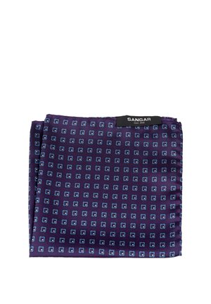 Fioletowa jedwabna poszetka z powtarzającym się wzorem małych niebieskich i jasnoniebieskich kwadratów, oznaczona napisem "Sangar Since 1956".
