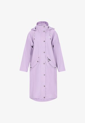 Paarse waterdichte lange jas met een hoge kraag, voorste drukknoopsluiting, capuchon met trekkoord en twee schuine zijzakken. Gladde textuur.