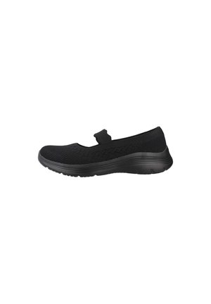 Zapatilla deportiva negra sin cordones con parte superior de punto, banda elástica y suela acolchada diseñada para ofrecer comodidad ligera y uso casual.