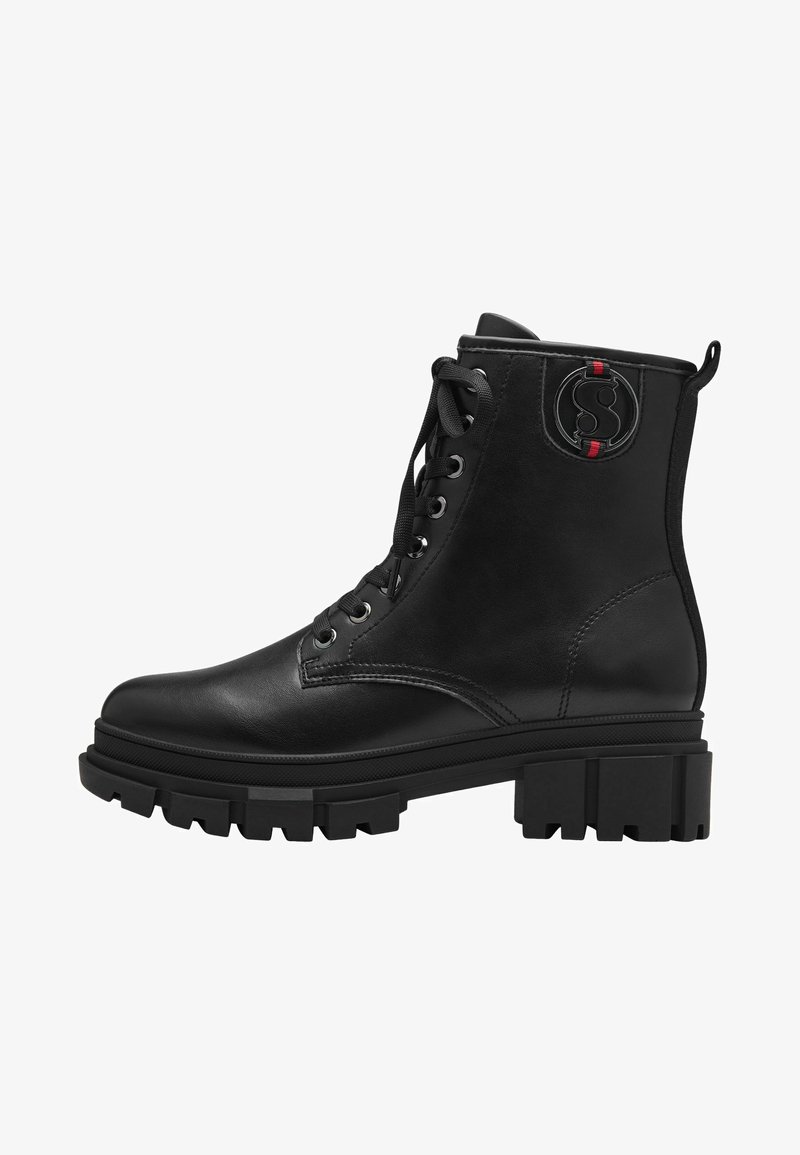 Stivali alla caviglia neri con lacci, realizzati in pelle con suola in gomma spessa, caratterizzati da una toppa rotonda con logo e occhielli in metallo.