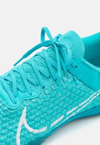 Nike Performance REACT GATO - Dvoranske nogometne kopačke - dusty cactus/barely volt