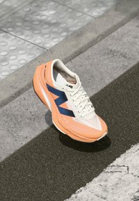 New Balance - FUELCELL REBEL V4 - Obuwie do biegania treningowe Miniatura obrazu 1