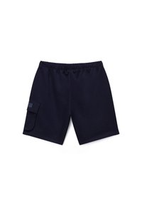 Αθλητικά σορτς σε ναυτικό μπλε χρώμα, κατασκευασμένα από απαλό ύφασμα, με ελαστική μέση και πλαϊνή τσέπη με καπάκι.