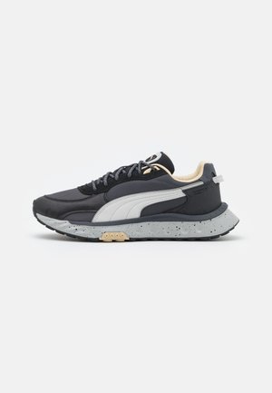WILD RIDER UNISEX - Sneakers basse - black/ebony