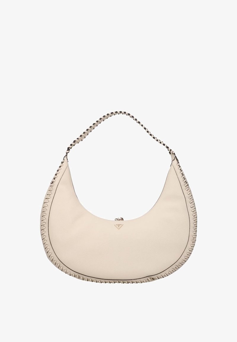 Sac à main en cuir crème en forme de croissant avec anse tressée et bords cousus sur fond blanc.