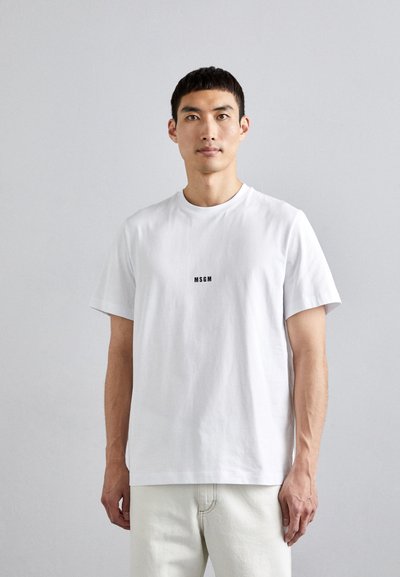 T-shirt blanc en coton à manches courtes, avec un petit logo noir "MSGM" à l'avant. Design simple et coupe classique.