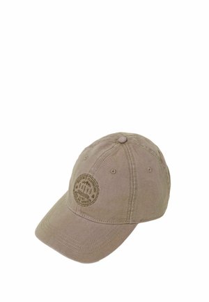 Gorra de béisbol beige de algodón con paneles cosidos, orificios de ventilación y un logo redondo bordado en la parte frontal izquierda.