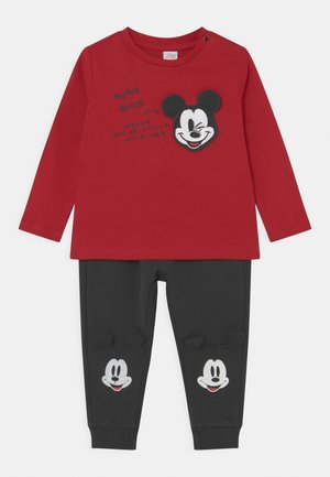 MICKEY FACE FLYING EARS SET - Trainingspak - true red/meteorite