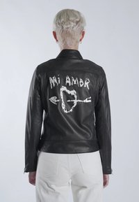 Mira Paris MI AMOR EMBROIDERY BIKER PERFECTO JACKET - Kožená bunda - black