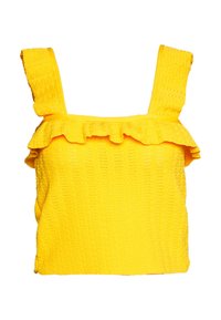 Top giallo lavorato a maglia con spalline larghe e scollo arricciato. La texture è intrecciata, con un motivo uniforme su tutta la stoffa.