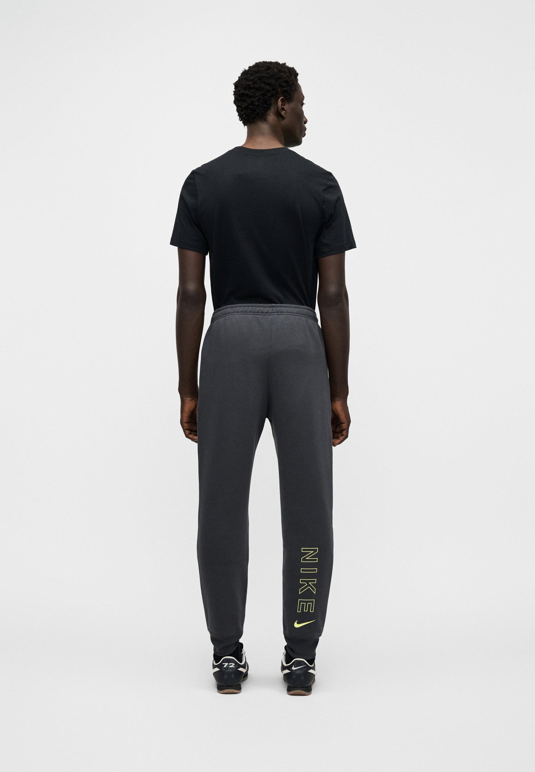 nike men's long leg joggers
