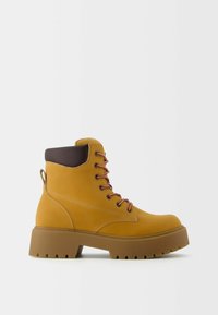 Bershka Stivaletti con plateau - camel
