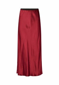 Gonna maxi in satin rosso con vita elastica nera, caratterizzata da una texture liscia e una silhouette dritta, che arriva fino alla caviglia.