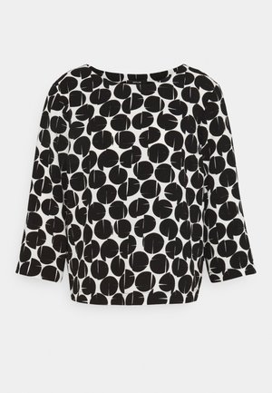 Zwart-wit shirt met lange mouwen, abstract cirkelpatroon en ronde halslijn, plat weergegeven op een neutrale achtergrond.