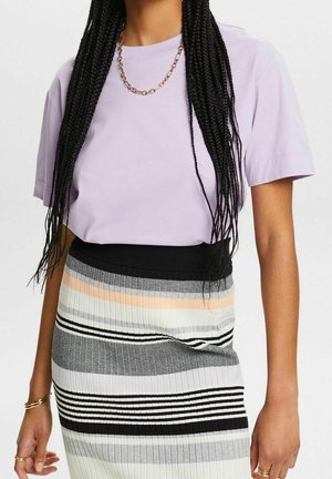 Camiseta básica - lilac