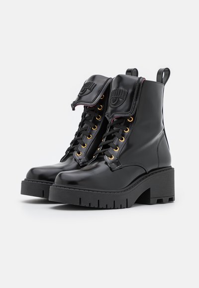 CHIARA FERRAGNI EYELIKE BOOT - Botas de tornozelo com plataforma - black