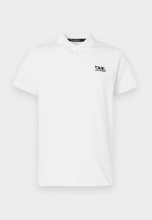 Hvit polotrøye laget av myk bomull, med klassisk krage, korte ermer og en svart "KARL LAGERFELD"-logo på venstre bryst.