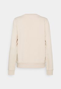 Beige långärmad tröja med rund halsringning och ribbade muddar och nederkant, visad bakifrån mot en enfärgad vit bakgrund.