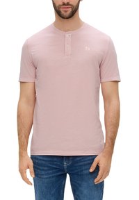 Lichtroze kortebloesje henley shirt van katoen, met een drieknoopsluiting, zachte textuur en subtiele logo-detail op de borst.