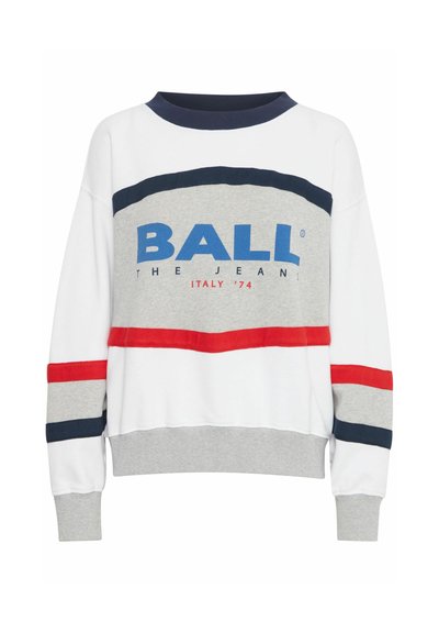 Sweatshirt blanc et gris avec des rayures bleues, rouges et navy. Présente un grand texte bleu "BALL" et "ITALY '74" sur la poitrine. Col et poignets côtelés.
