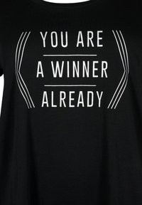 Active by Zizzi TRAININGS - T-shirt imprimé - black w winner